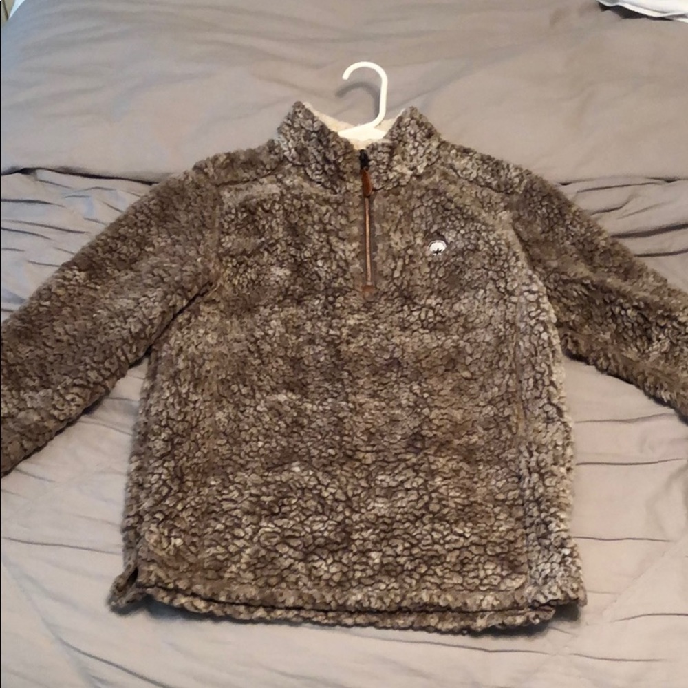 southern shirt co. fuzzy pullover!